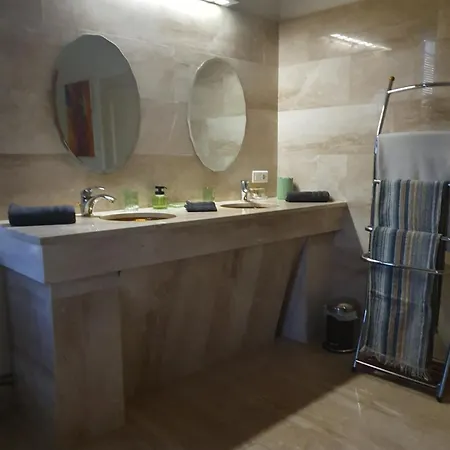 Domaine D'alemanie Nocleg ze śniadaniem 3*